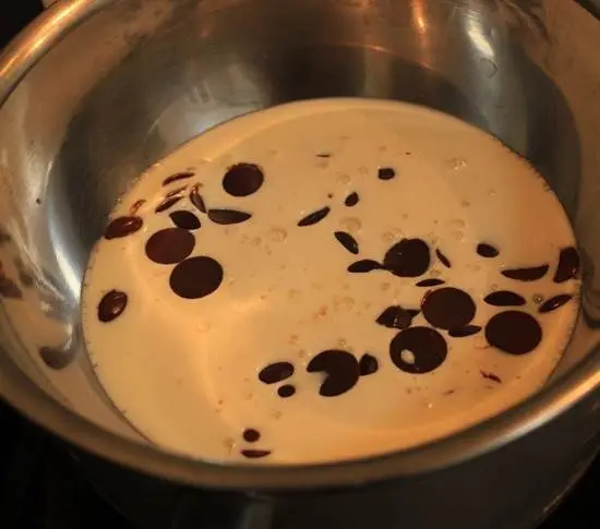 tạo hỗn hợp socola