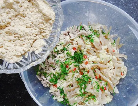 Các bước thực hiện món nem bì thính 5