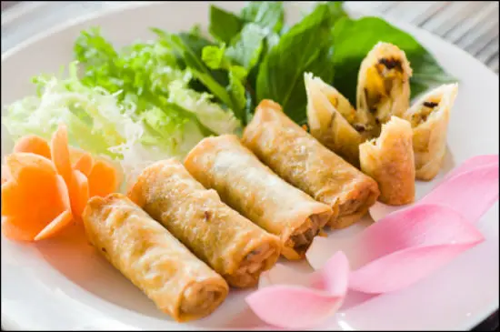 Thưởng thức món nem chay rán thơm, ngon