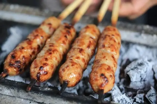 Nướng nem trên bếp than - cách làm nem nướng nha trang