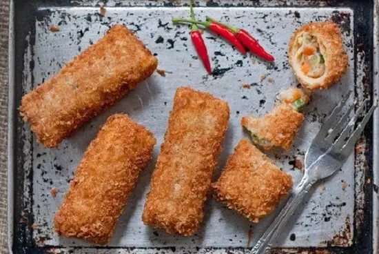 nem rán thịt gà và sữa thơm ngon bổ dưỡng