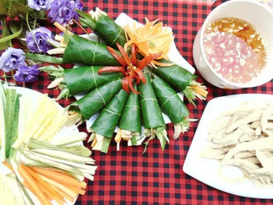 Cách làm nem tai thính cuốn lá sung tại nhà
