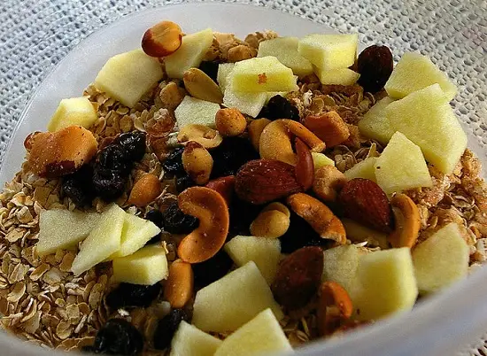 thêm hạt khô vào ngũ cốc