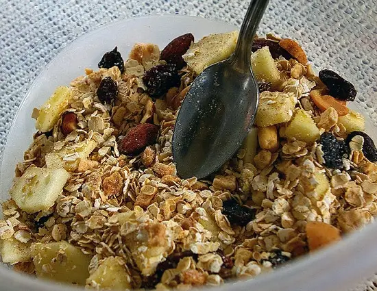 trộn đều ngũ cốc