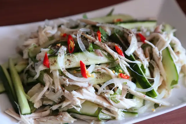 Cách làm nộm gà xé phay đơn giản mà ngon