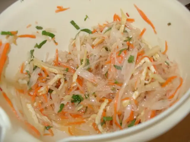 Cach-lam-nom-rau-cau-thit-ga-ngon-mat-la-mieng-4