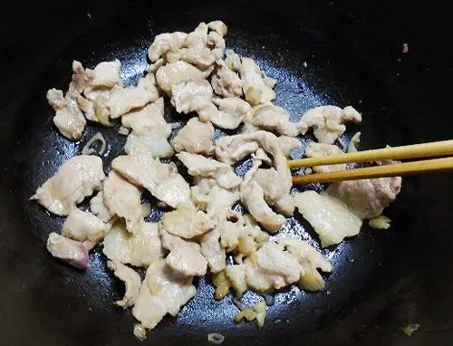 Cách làm nui nấu tôm thịt cho bé 3