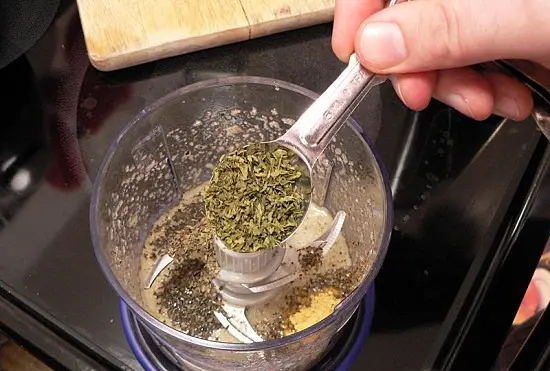 Cách làm nước sốt kiểu Ý cho các món salad tuyệt ngon 5