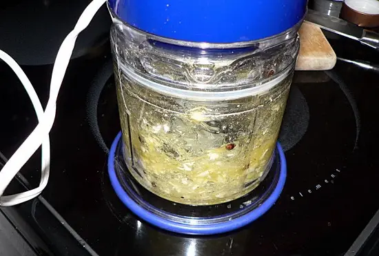 Cách làm nước sốt kiểu Ý cho các món salad tuyệt ngon 4