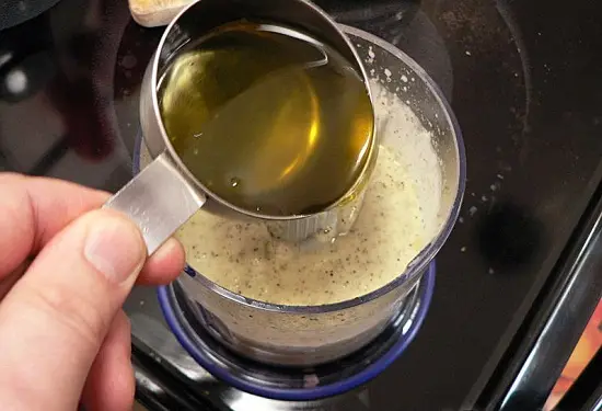 Cách làm nước sốt kiểu Ý cho các món salad tuyệt ngon 7