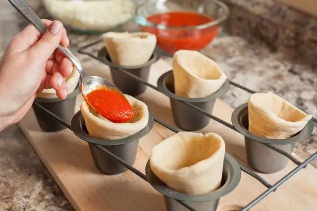 Cách làm Pizza ốc quế cực ngon