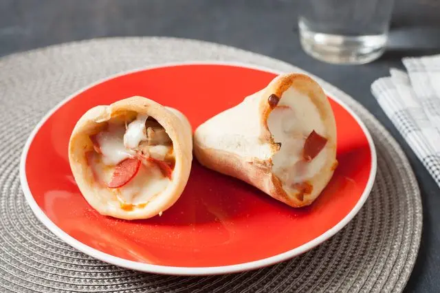 Cách làm Pizza ốc quế cực ngon