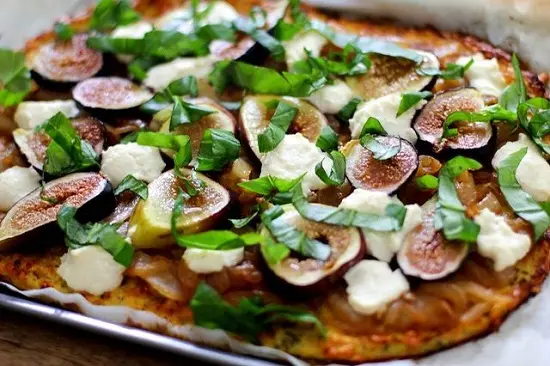 cách làm pizza vỏ súp lơ mới lạ 10