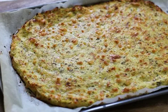 cách làm pizza vỏ súp lơ mới lạ 9