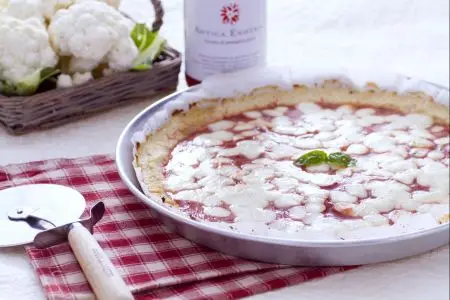 Cách làm pizza với đế bánh làm từ súp lơ
