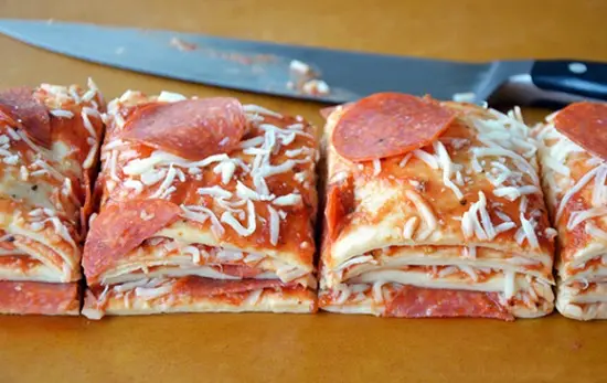 cắt bánh thành hình như trên