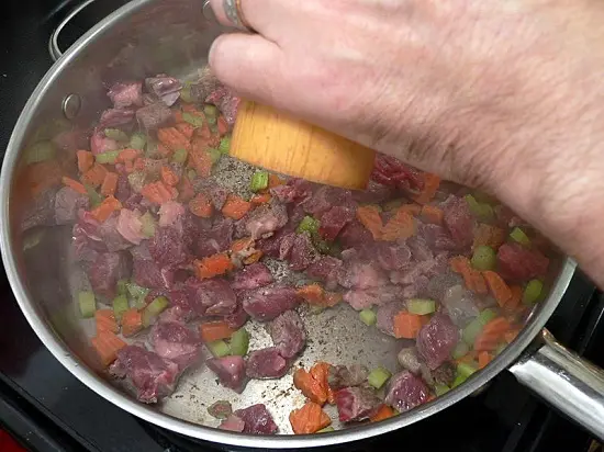 Cách làm pot pie bò ngon tuyệt 15