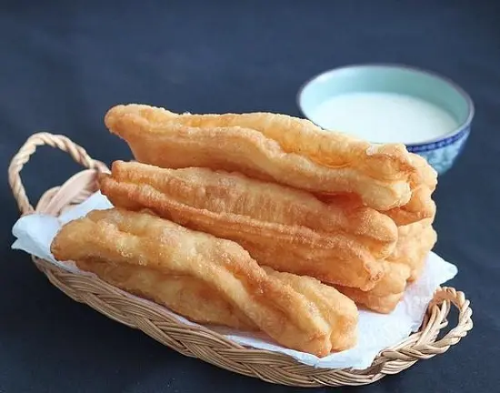 Hoàn thành món quẩy nóng giòn