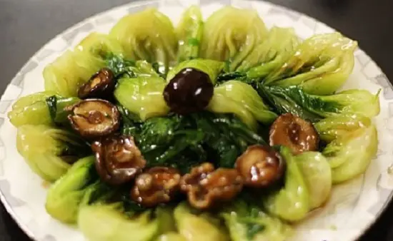 rau cải chíp xào nấm
