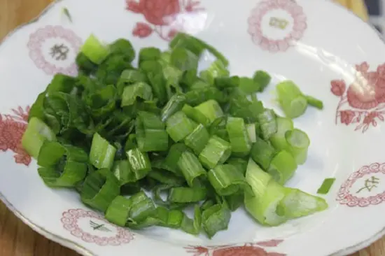 Chuẩn bị nguyên liệu làm rau củ cuộn 3