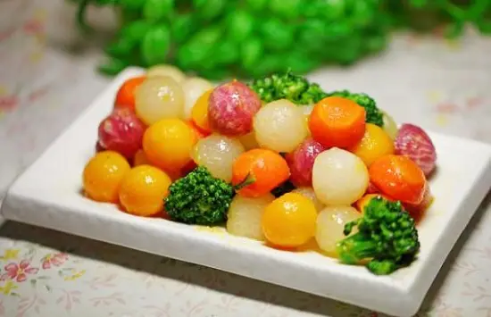 rau củ xào tỏi ngũ sắc đẹp mắt