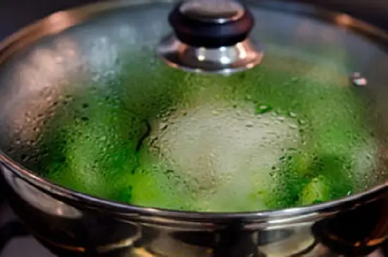 luộc chín bông cải