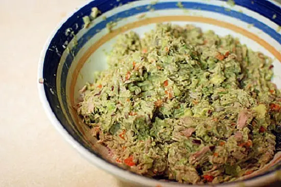 cách làm salad cá ngừ kem bơ 2