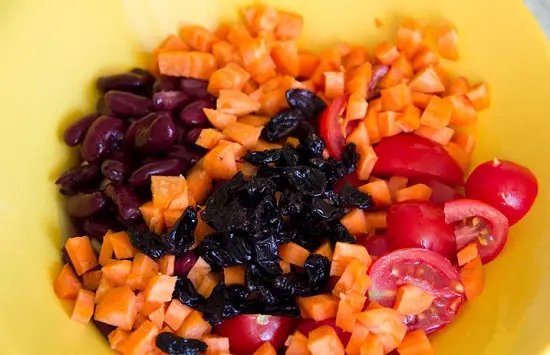 Cách làm salad đậu đỏ lạ miệng thơm ngon 4