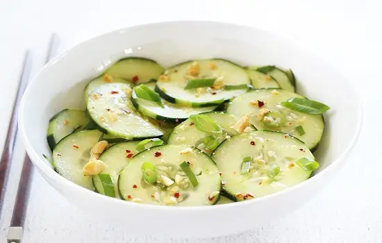 Cách làm salad dưa chuột kiểu Thái 8