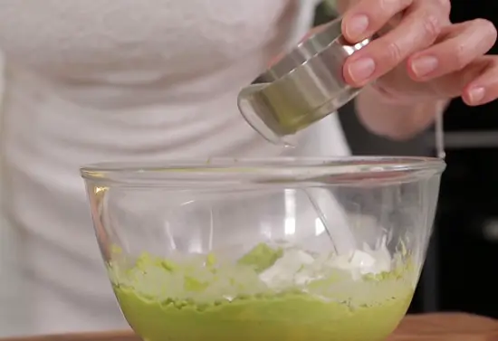 Cách làm salad hải sản 3