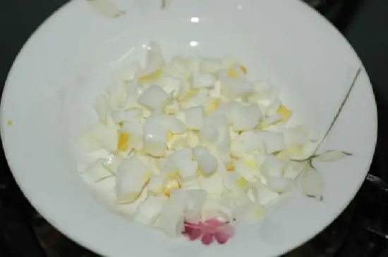 thái hạt lựu lòng trắng trứng