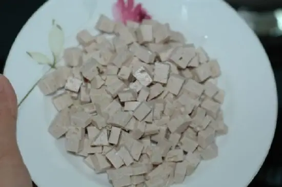 giò lụa thái hạt lựu