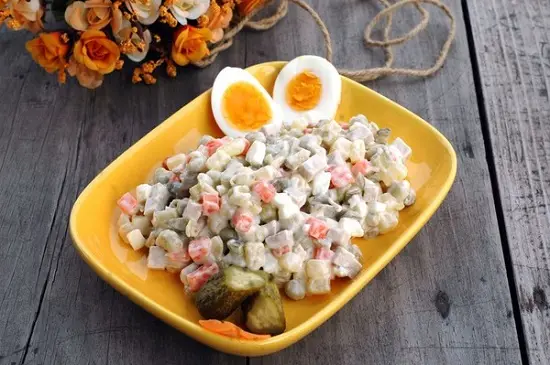 Cách làm salad kiểu Nga giải nhiệt cho bữa ăn ngày hè