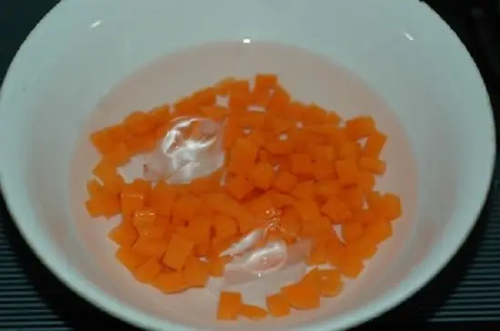 cà rốt ngâm nước đá