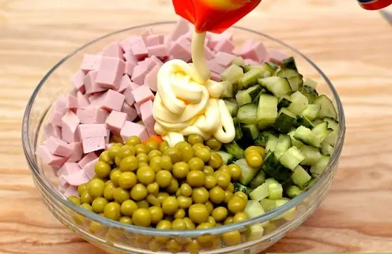Cách làm salad Nga giải nhiệt ngày hè 4