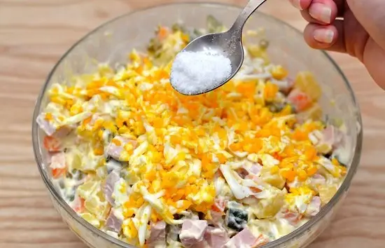 Cách làm salad Nga giải nhiệt ngày hè 5