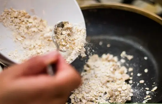 Cách làm salad sữa chua yến mạch tuyệt ngon 2
