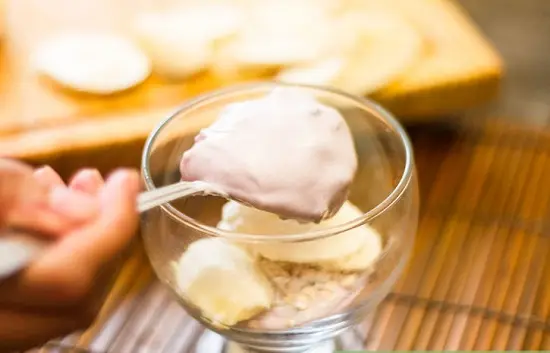 Cách làm salad sữa chua yến mạch tuyệt ngon 5