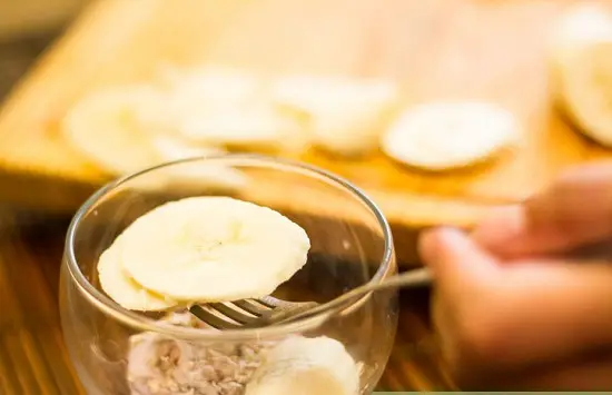 Cách làm salad sữa chua yến mạch tuyệt ngon 4