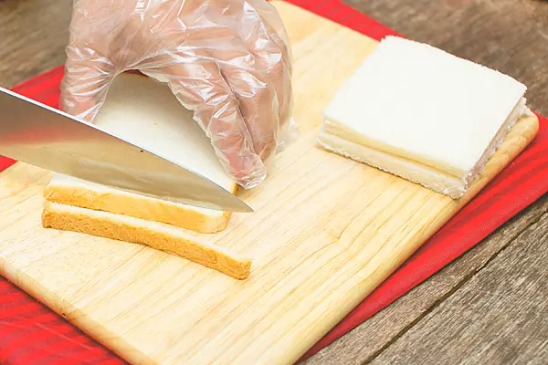 Cachlamsandwichcuonxucxichchienxuvaftraxanhsuachobuasang