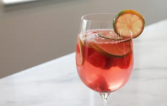 Cách làm Sangria dưa hấu với quả cherry hoàn hảo cho mùa hè