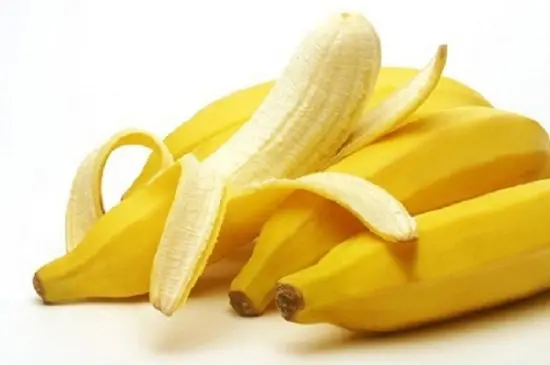 chuối bóc vỏ, thái miếng