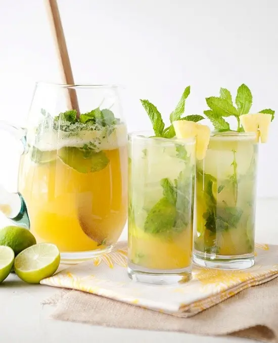 Cách làm sinh tố dứa chanh mát lạnh