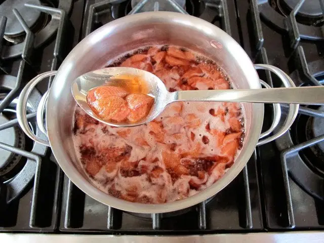 Cách làm siro dâu tây giải nhiệt ngày hè 5