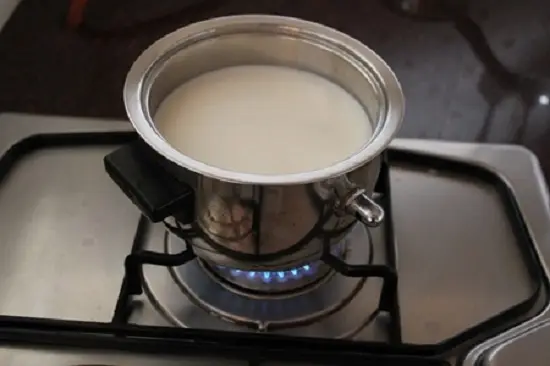 đun sữa tươi và sữa chua