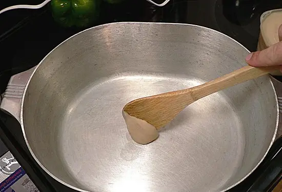 Hai công thức làm sốt bò cay đặc biệt thơm ngon 6