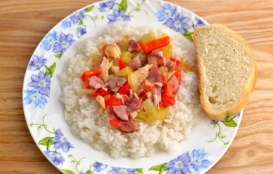 Cách làm soup gà và xúc xích tuyệt ngon