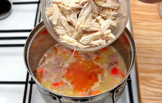 thêm thịt gà xé vụn
