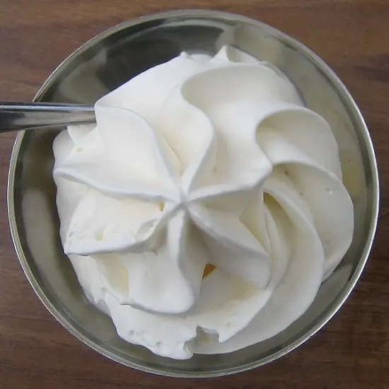 thêm kem tươi