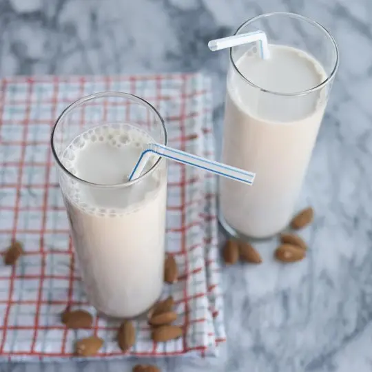 Cách làm sữa hạnh nhân thơm mát ngày hè